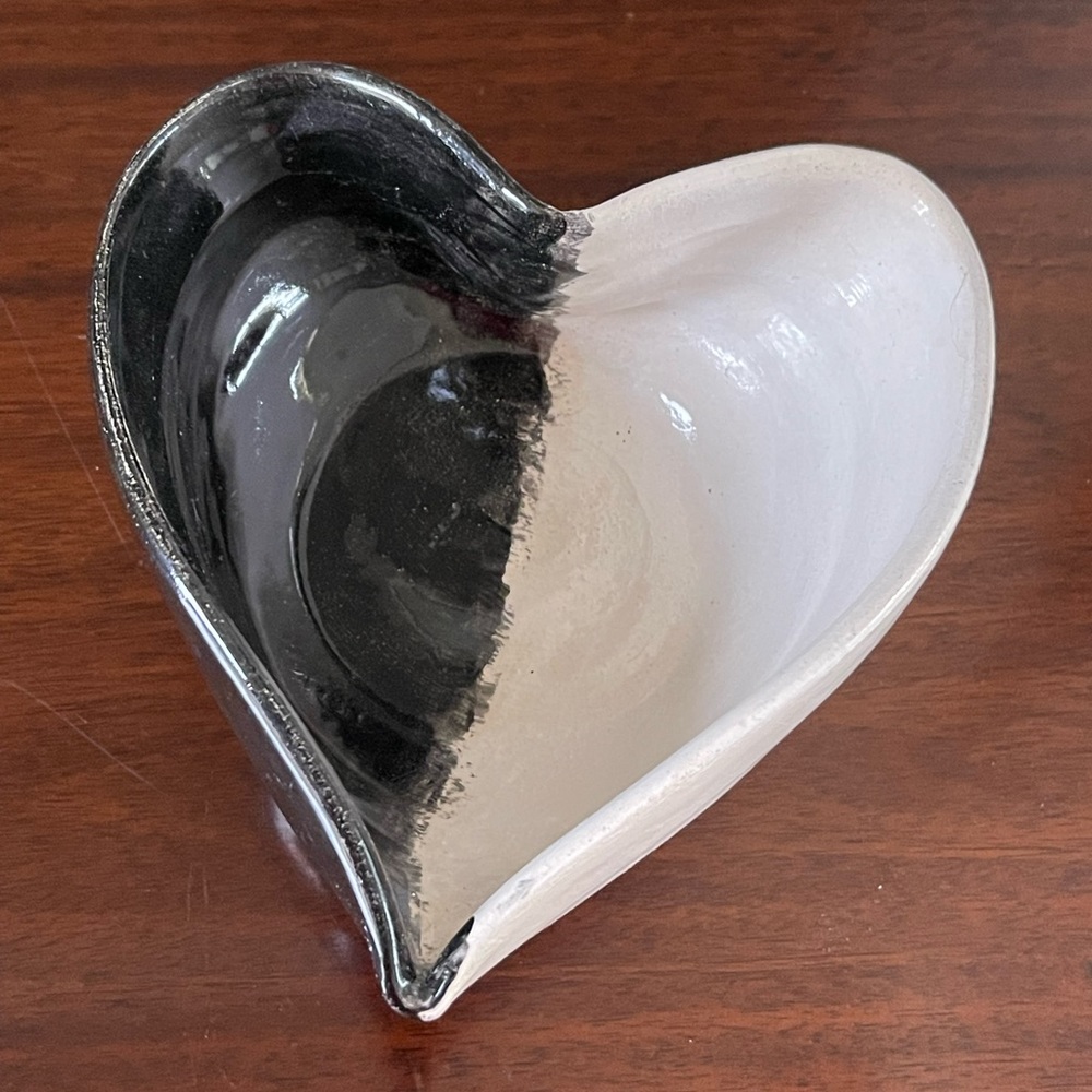 Studio Art Pottery Heart Shape Bowl Dish Trinket Dish Signed 1/2 White 1/2 Black - Picture 1 of 7